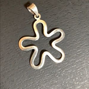 .925 sterling silver floral shape pendant!